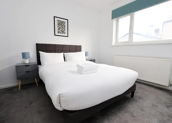 Spacious 4 Bed House Near Cardiff City Centre, Perfect For Families, Groups & Contractors With Free Wifi