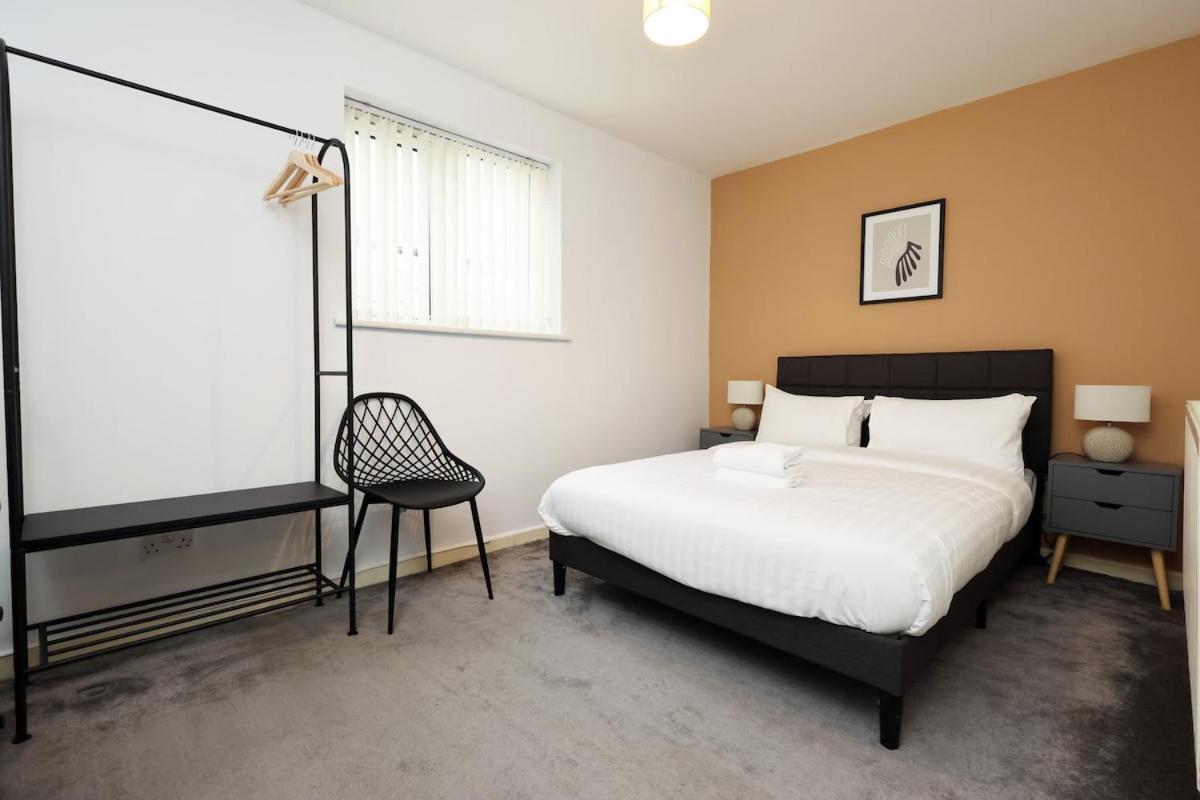 Holiday home Spacious 4 Bed House Near Centre, Perfect For Families, Groups & Contractors With Free Wifi Cardiff