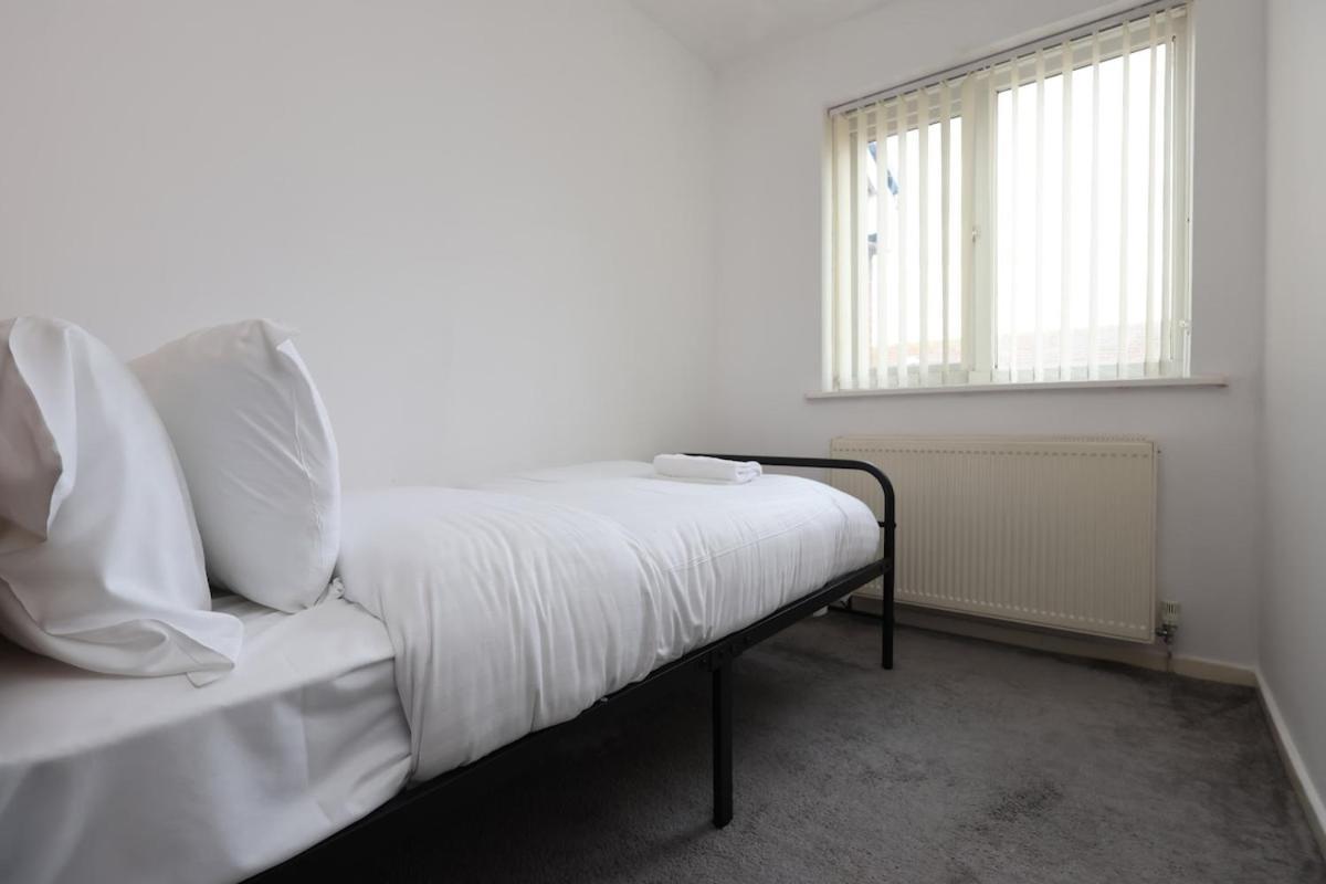Spacious 4 Bed House Near Centre, Perfect For Families, Groups & Contractors With Free Wifi Cardiff