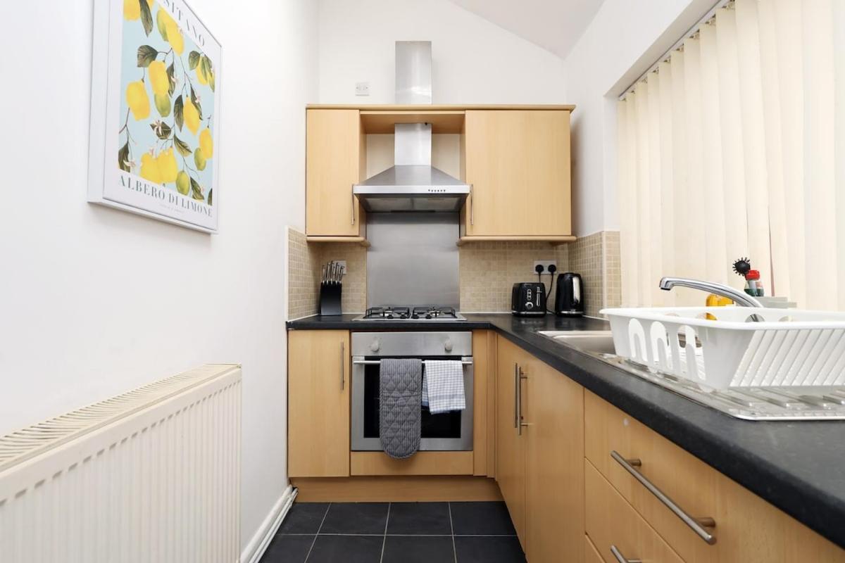 Spacious 4 Bed House Near Centre, Perfect For Families, Groups & Contractors With Free Wifi Cardiff