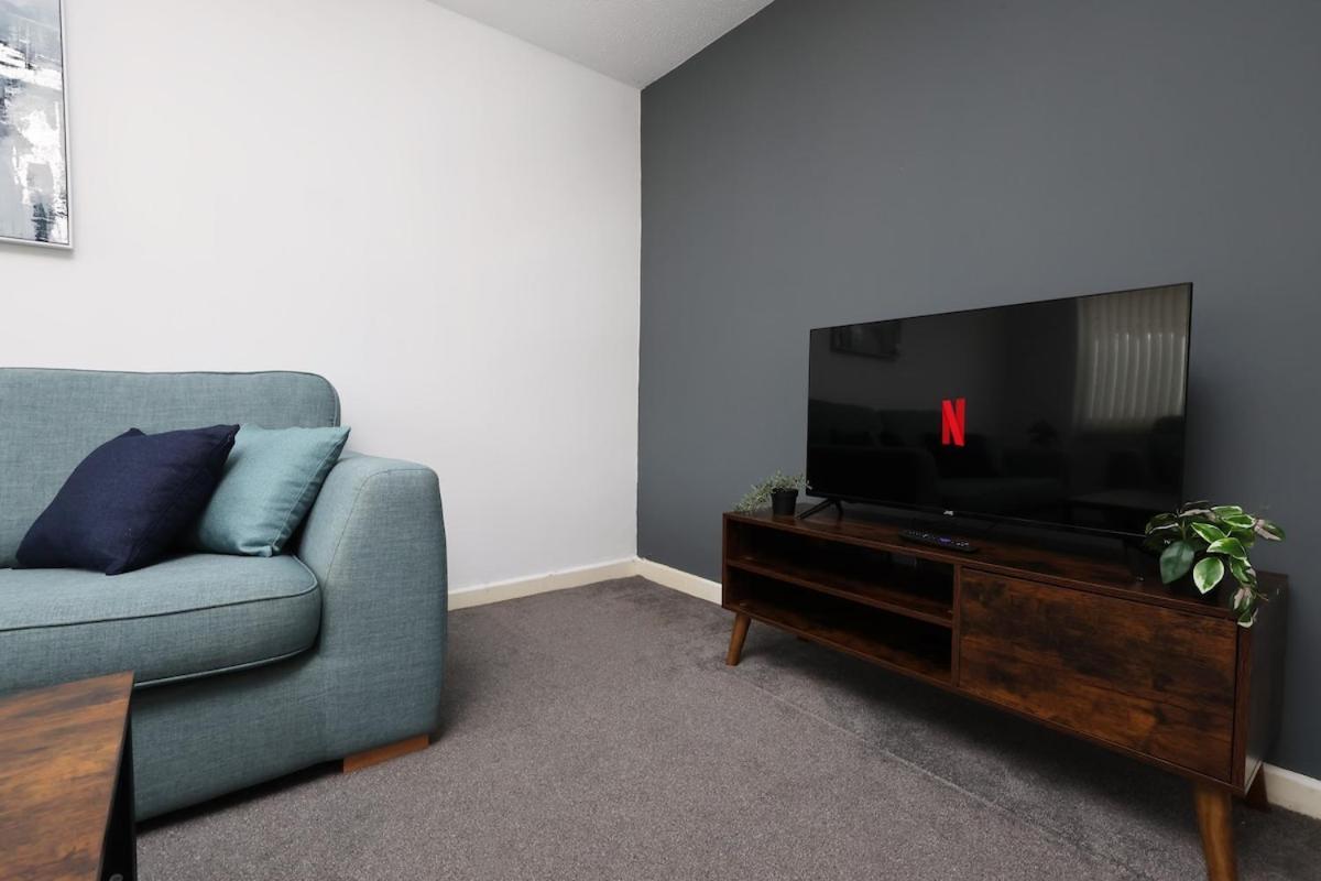Spacious 4 Bed House Near Centre, Perfect For Families, Groups & Contractors With Free Wifi Cardiff