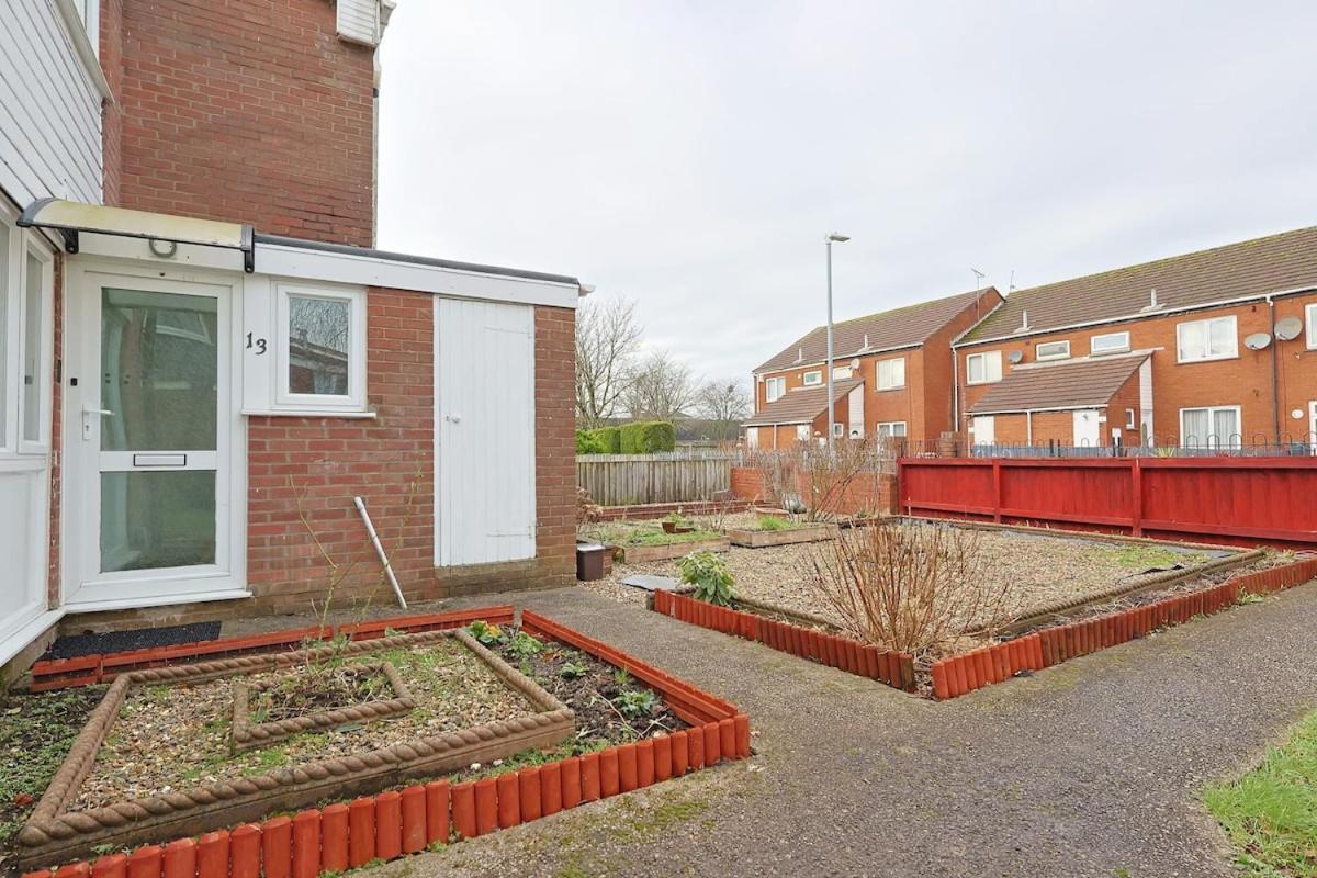 Spacious 4 Bed House Near Centre, Perfect For Families, Groups & Contractors With Free Wifi
